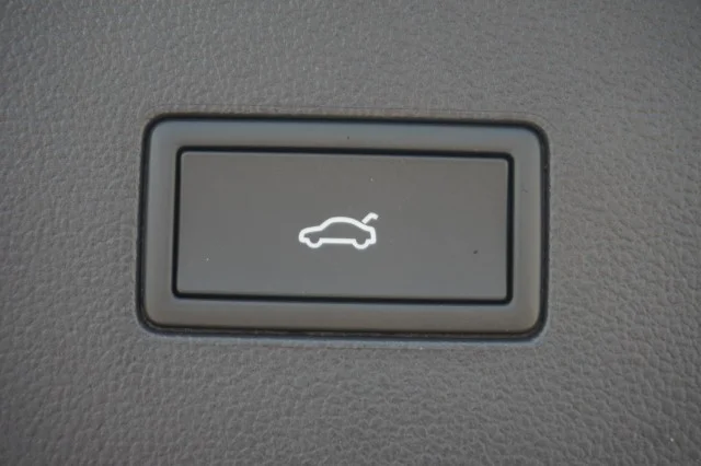 New 2026 Opal White Pearl Volkswagen 2.0T Peak Edition image 10