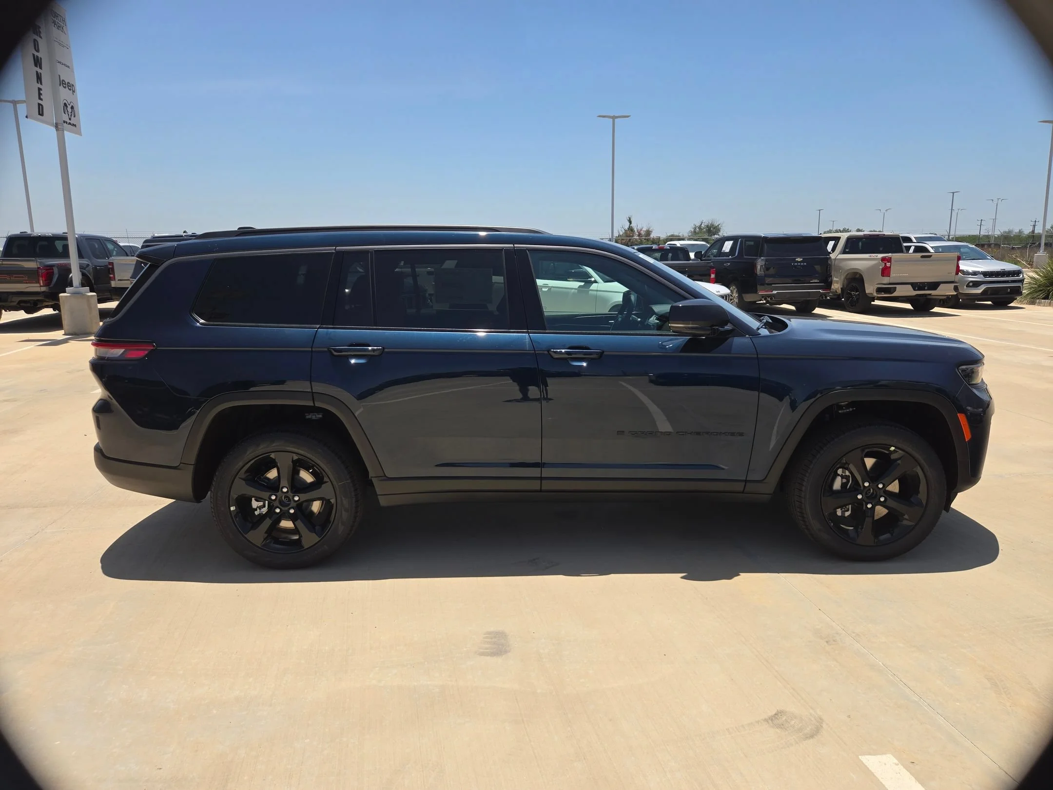 New 2026 Fathom Blue Pearlcoat Jeep Limited image 2