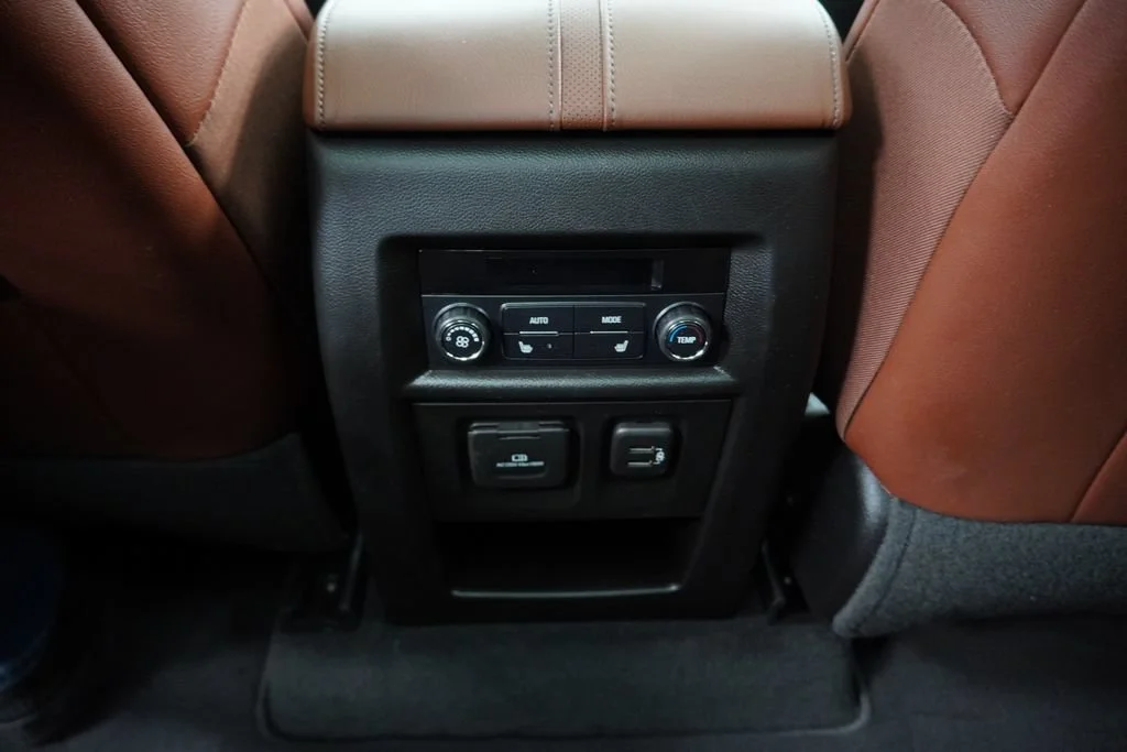Used 2019 IRIDESCENT PEARL TRICOAT Chevrolet High Country image 18