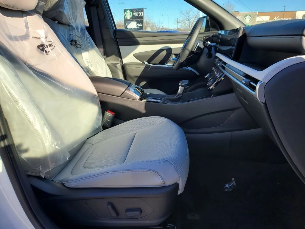 Used 2025 White Hyundai Limited image 6