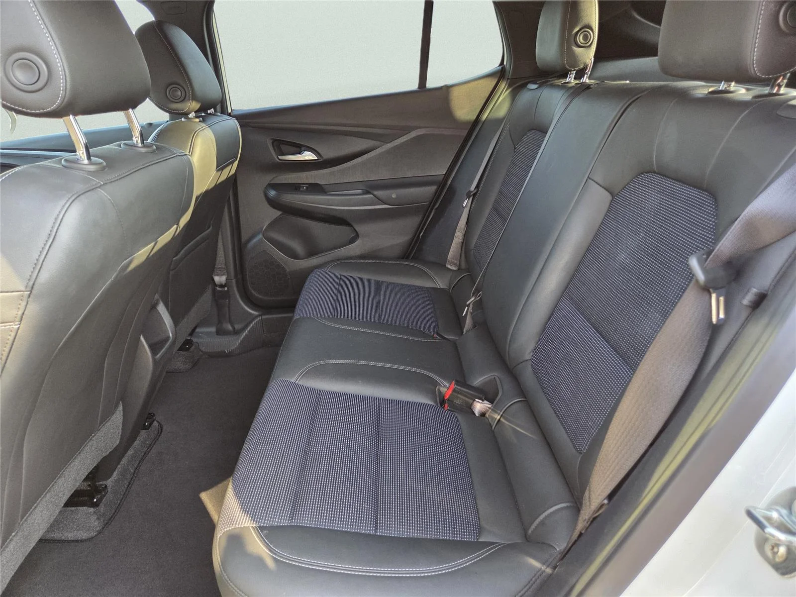 Used 2025 Summit White Buick Preferred image 17