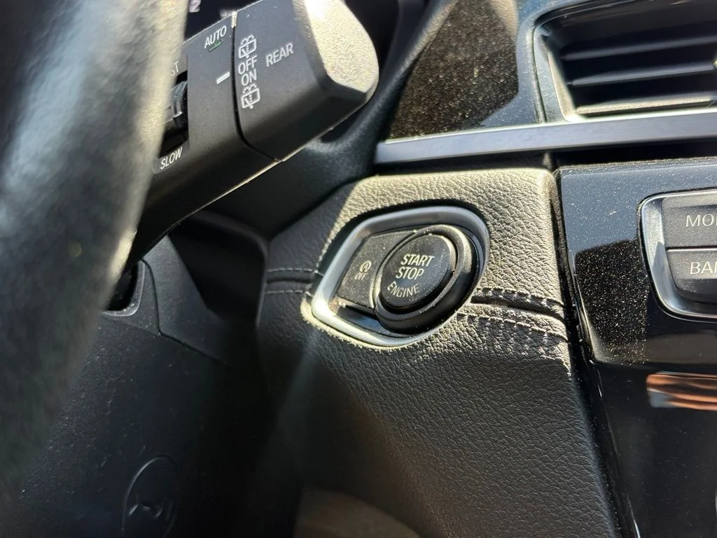 Used 2020 Black BMW sDrive28i image 32