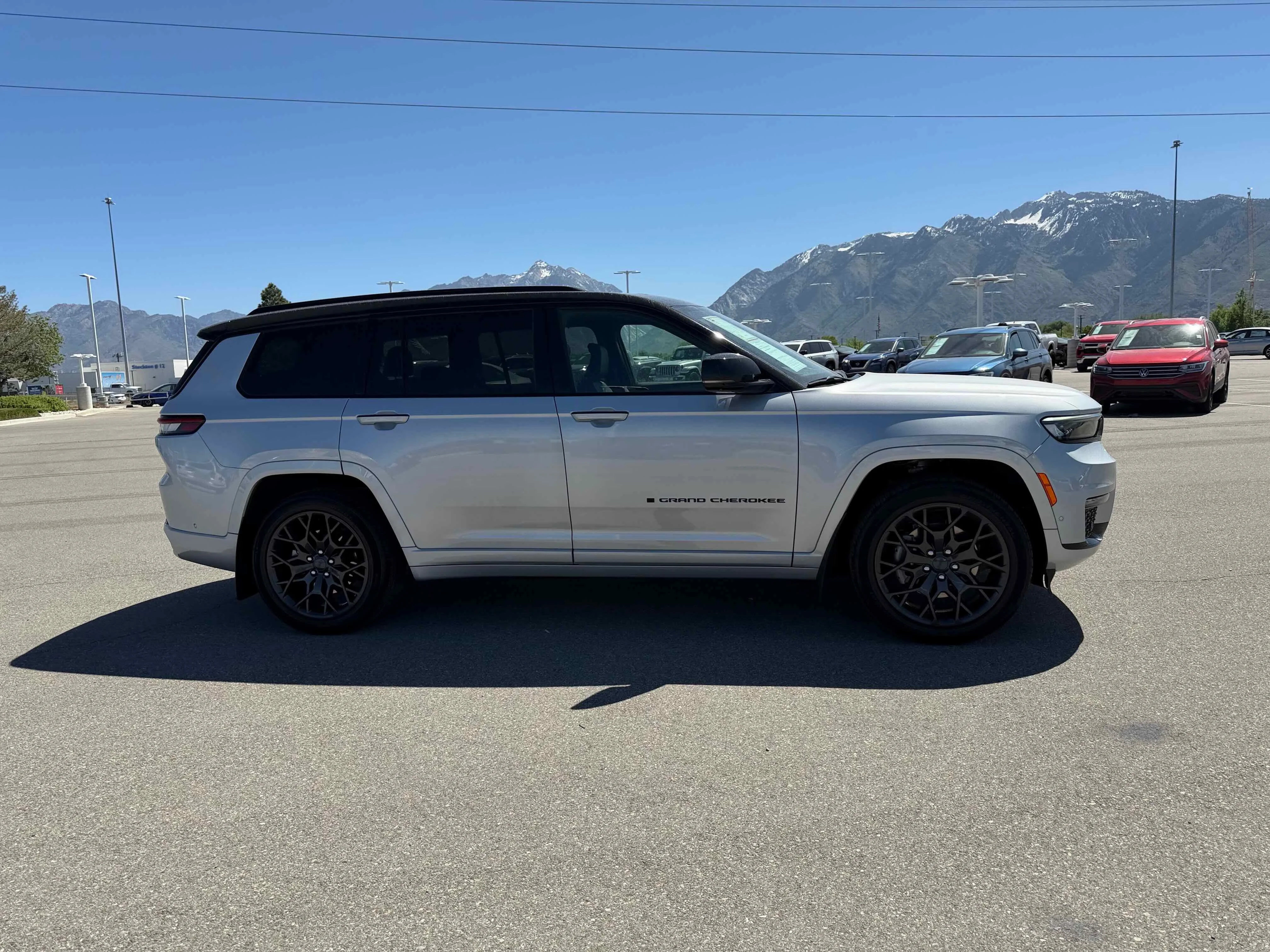 Used 2024 Silver Zynith Jeep Summit Reserve image 8
