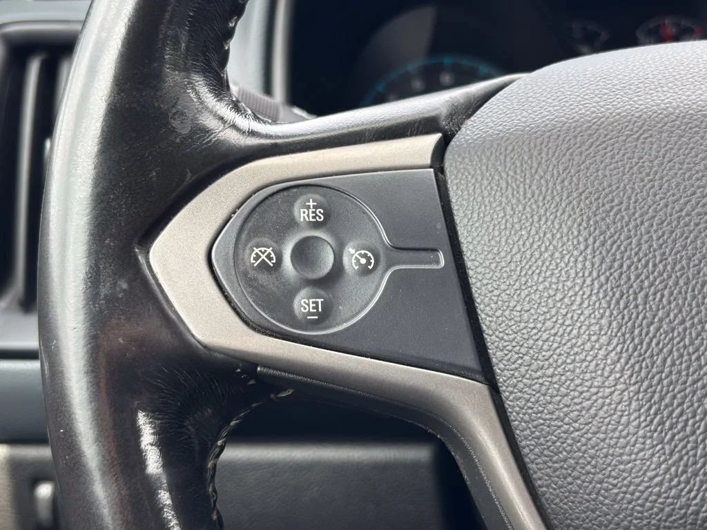 Used 2018 GRAPHITE METALLIC Chevrolet 2WD Z71 image 27