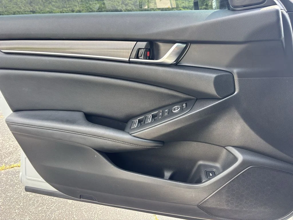 Used 2019  Honda Sport image 14
