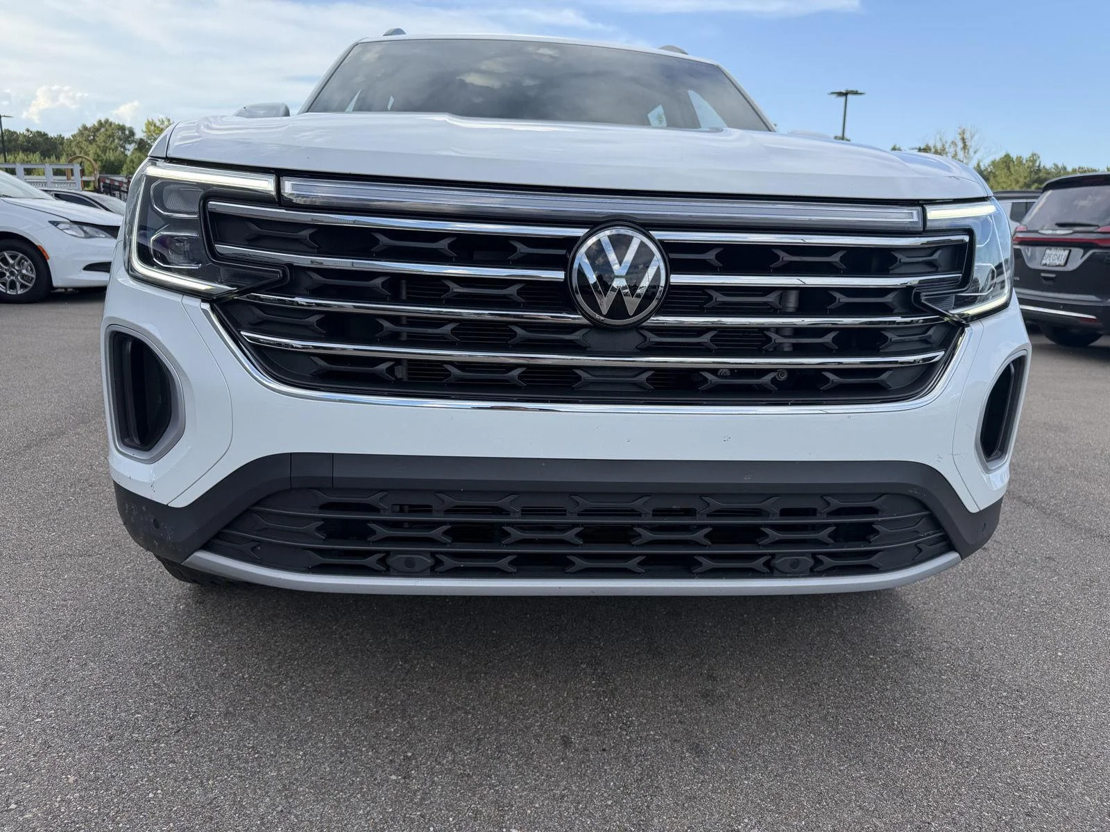 Used 2024 Pure White Volkswagen 2.0T SE w/Technology image 27
