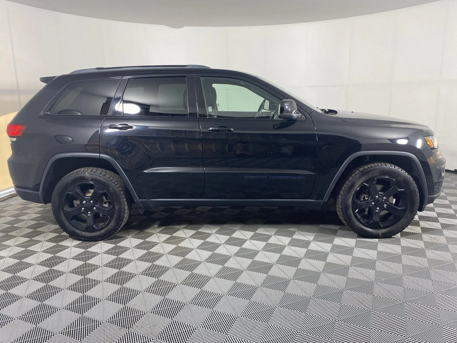 Used 2019 Diamond Black Crystal Pearlcoat Jeep Upland image 4