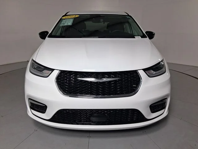 Used 2024 White Chrysler Touring L image 8