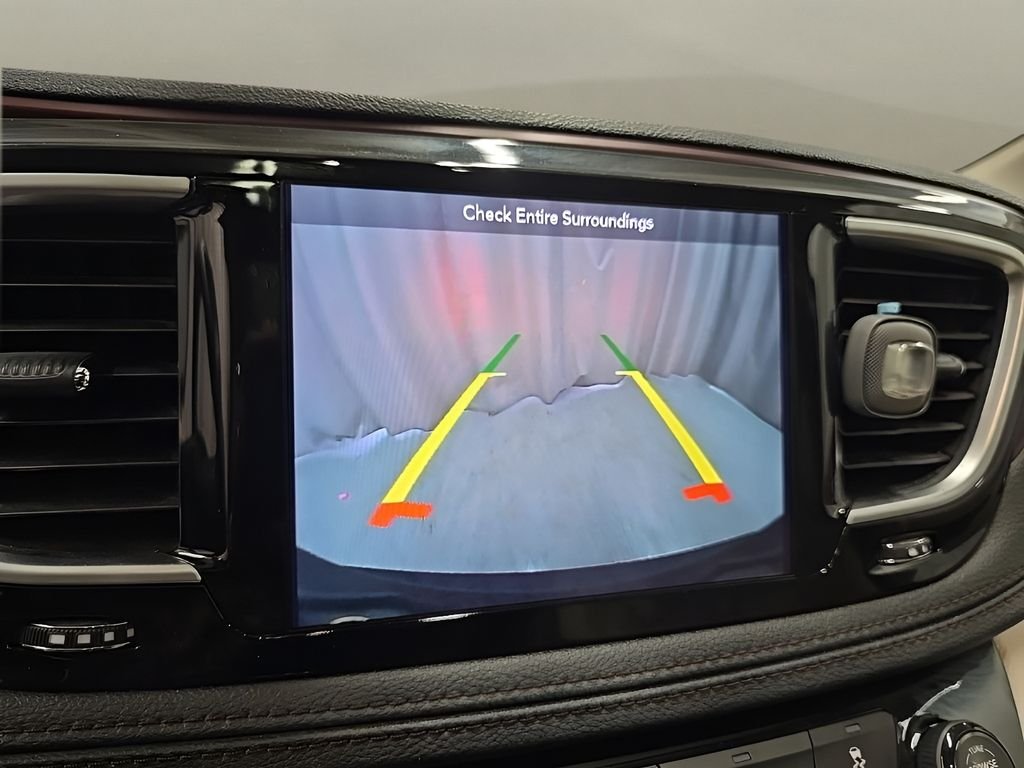 Used 2018 Gray Chrysler Limited image 27