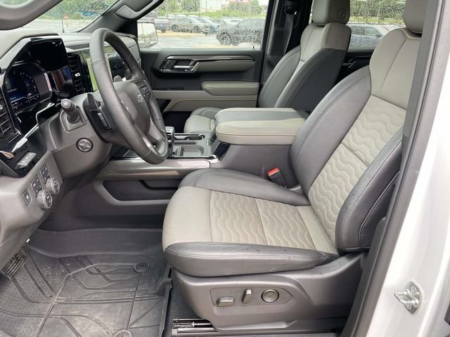Used 2025 White Chevrolet ZR2 image 9