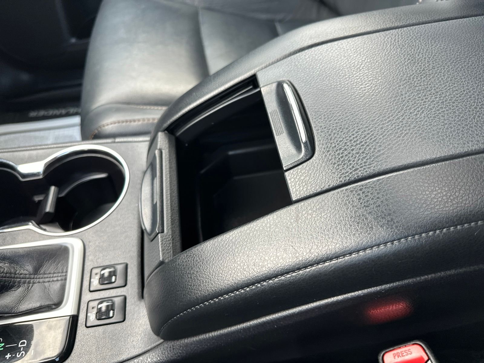 Used 2017  Toyota XLE image 73