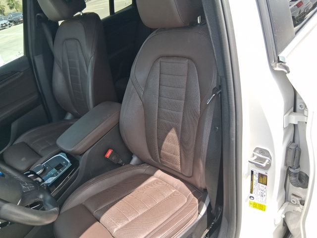Used 2023 White BMW sDrive30i image 14