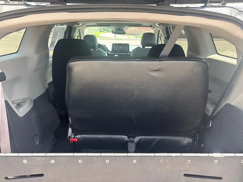 Used 2022 Silver Toyota XLE image 12
