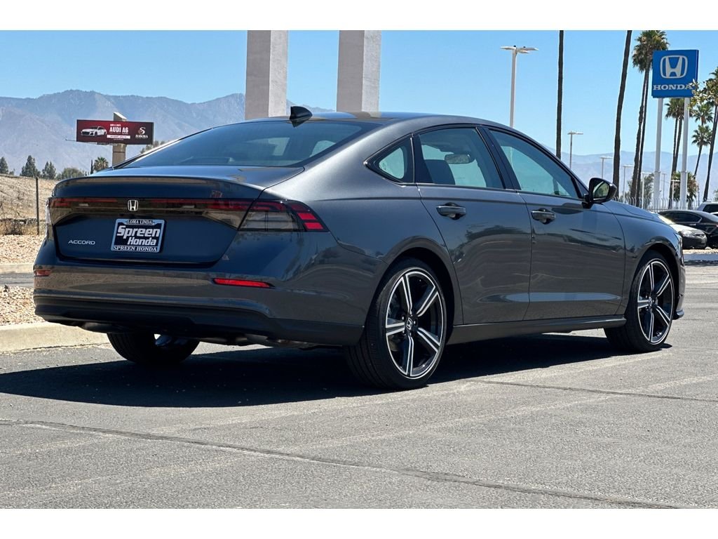 New 2026 Meteorite Gray Metallic Honda SE image 4