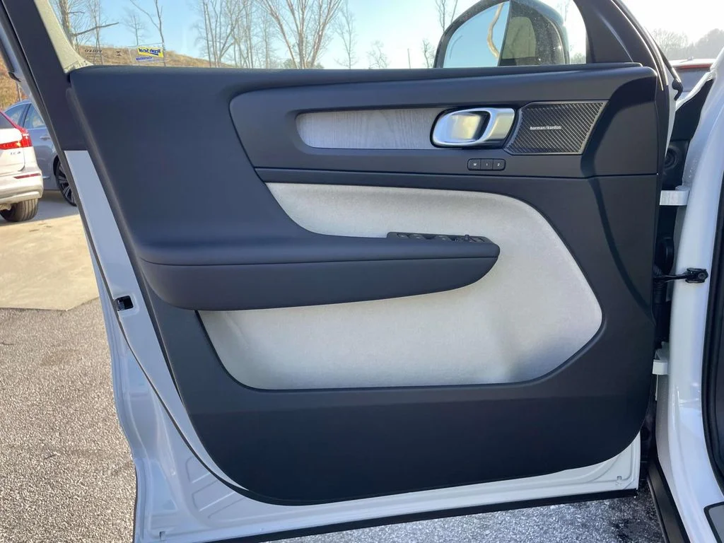 New 2026 Crystal White Volvo Plus image 5