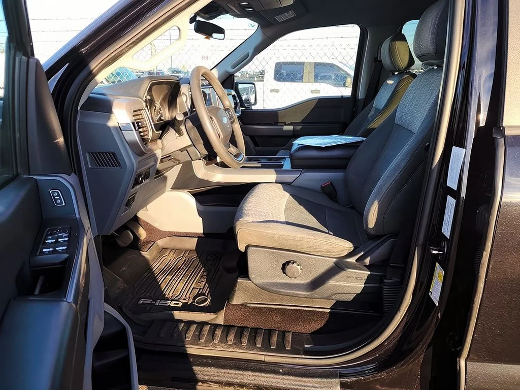Used 2021 Agate Black Metallic Ford XLT image 5
