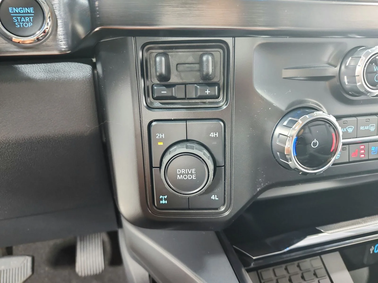 New 2026 Carbonized Gray Metallic Ford F-250® Lariat® image 27