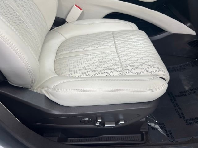 Certified Used 2023 Pristine White Lincoln Black Label image 26