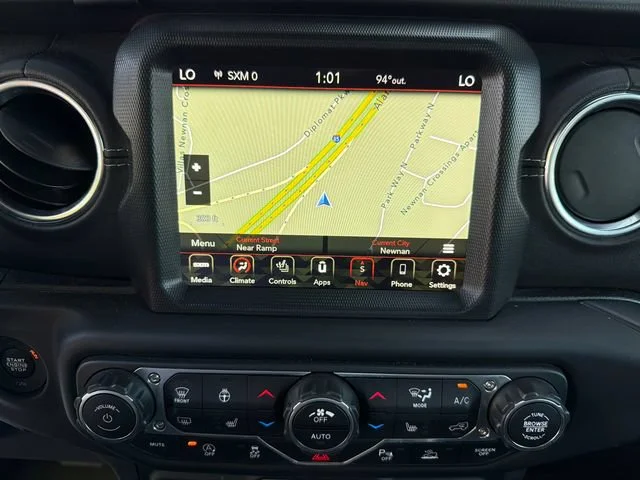 Used 2020 White Jeep Overland 4x4 image 28