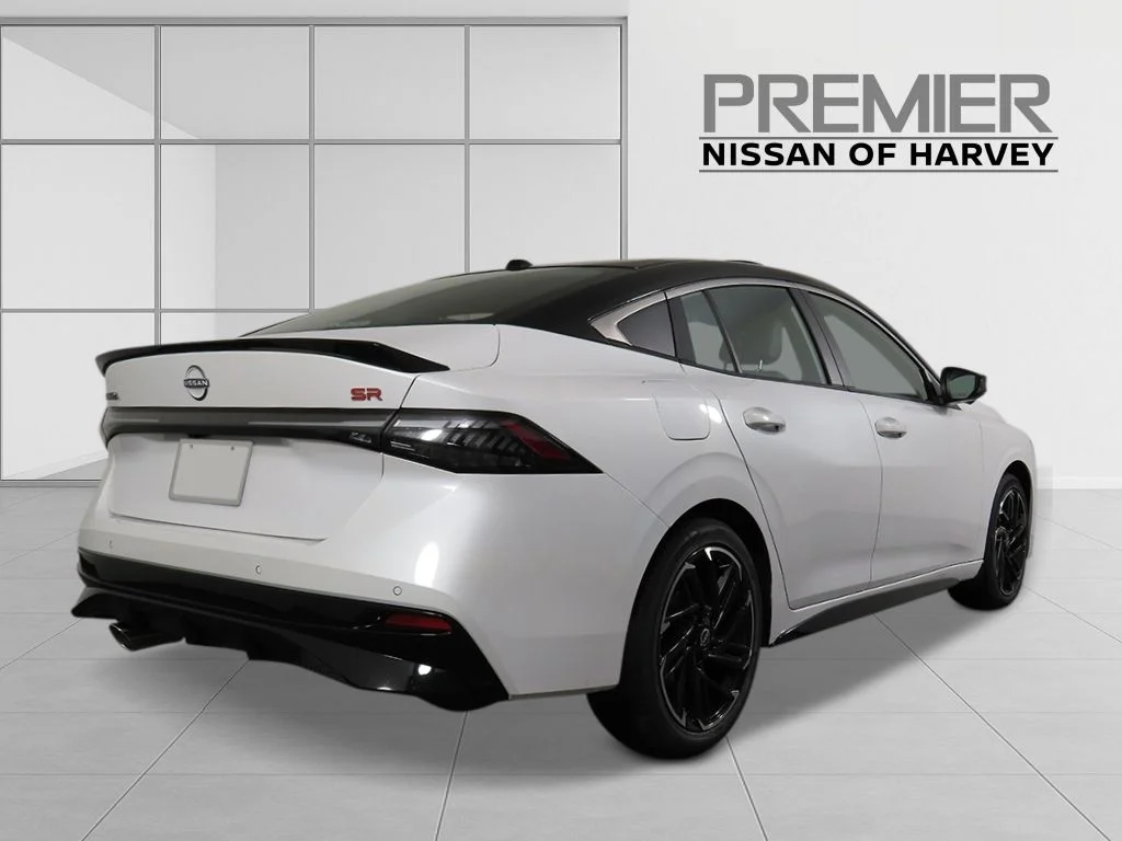 New 2026 Aspen White TriCoat / Super Black Two-tone Nissan SR image 5