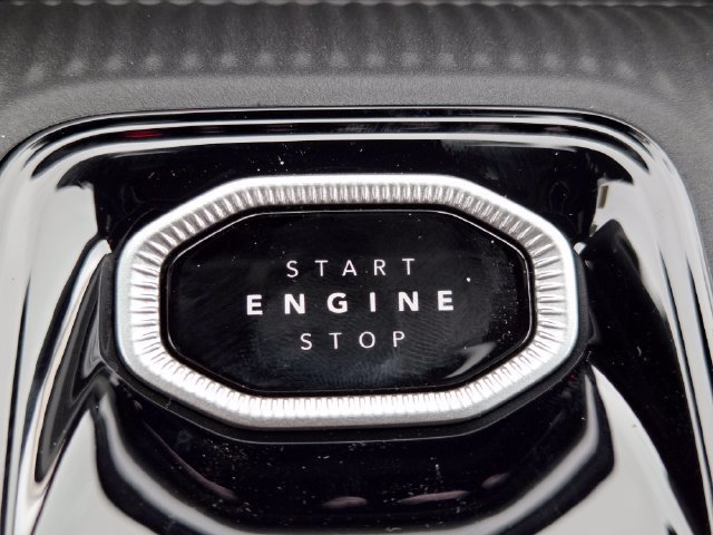 New 2026 Diamond Black Crystal Pearl-Coat Exterior Paint Jeep Limited image 38
