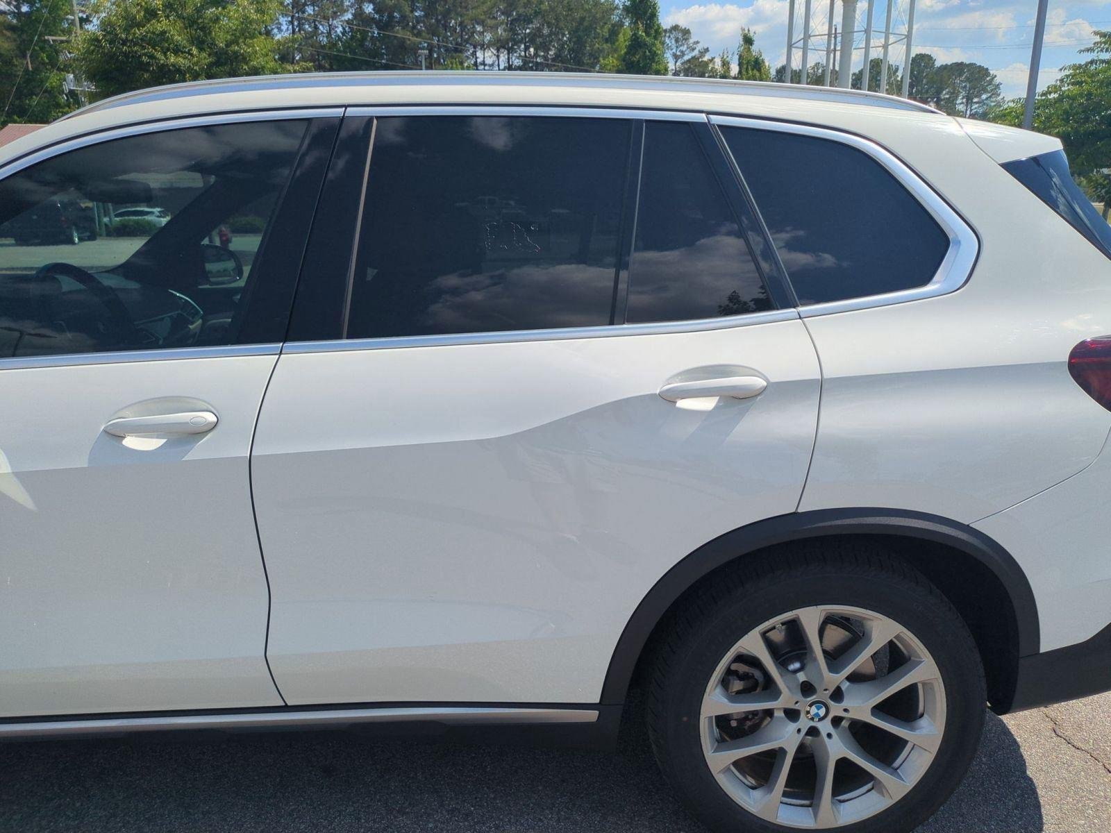 Used 2022 Alpine White BMW sDrive40i image 33