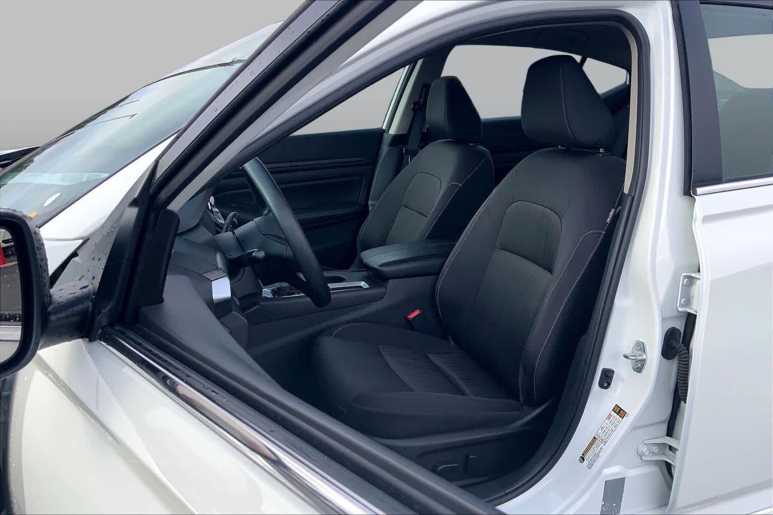 Used 2025 Glacier White Nissan SV image 8