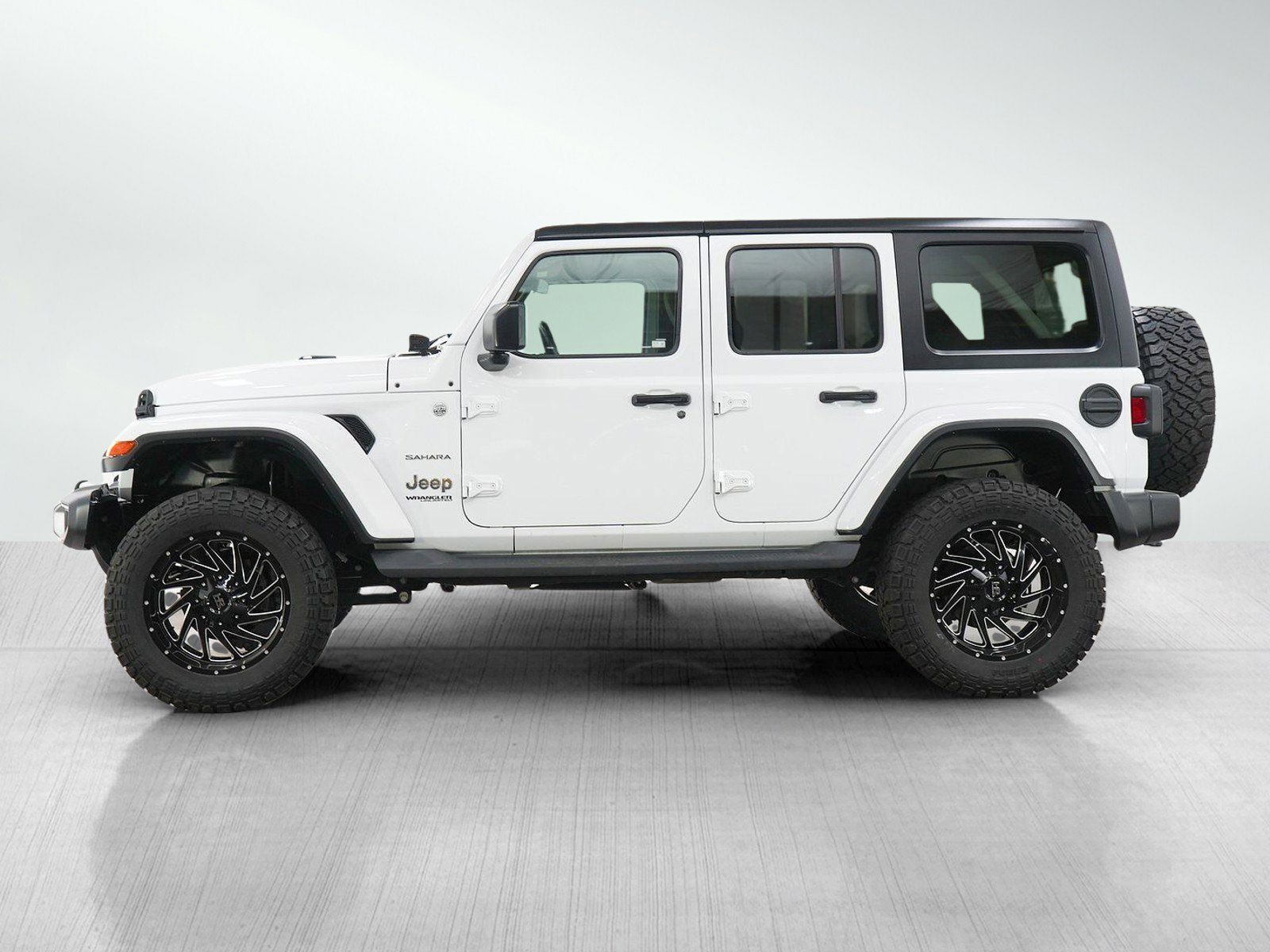 Used 2020 Jeep Wrangler Unlimited Sahara with VIN 1C4HJXEN9LW127599 for sale in Roseville, Minnesota