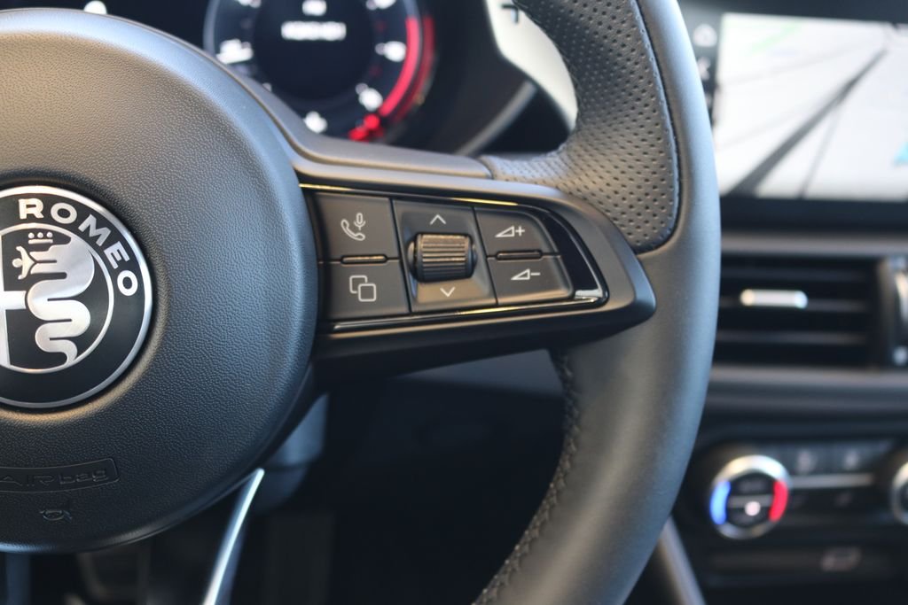 2025 Alfa Romeo Giulia Base - Photo 33