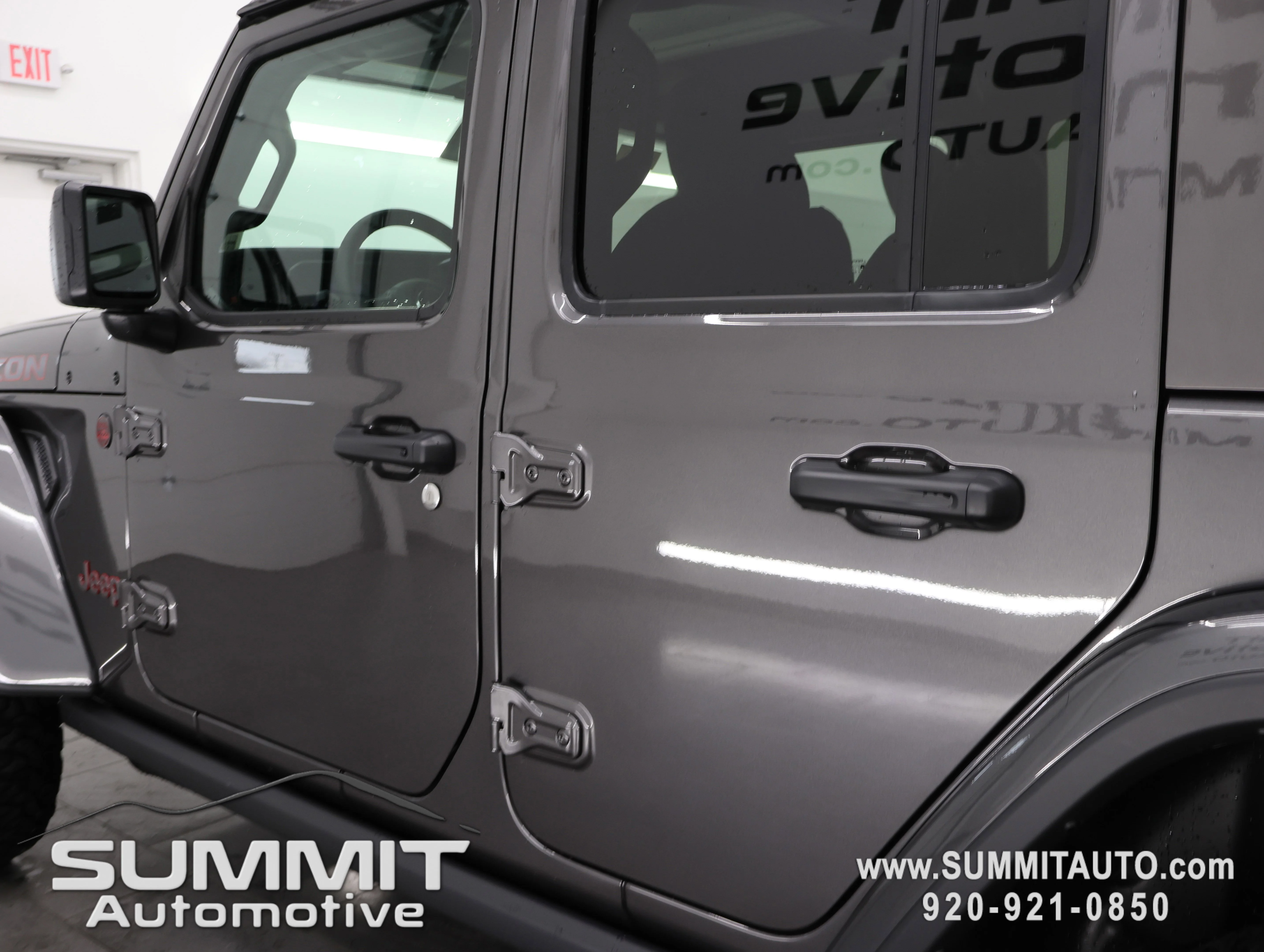 New 2026 Granite Crystal Metallic Clear-Coat Exterior Paint Jeep Rubicon image 30