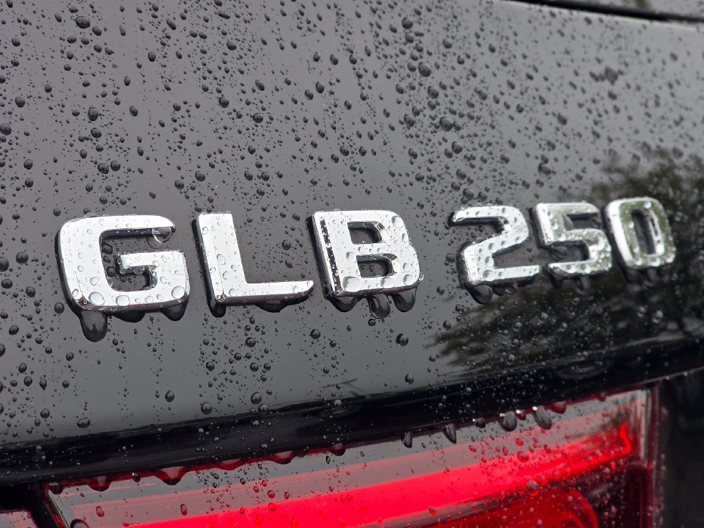 Certified Used 2023  Mercedes-Benz GLB 250 image 14