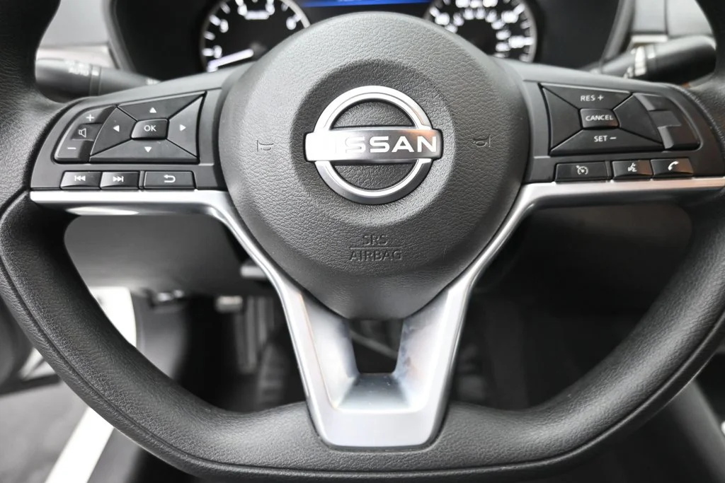 Used 2025 White Nissan 2.5 SV image 16