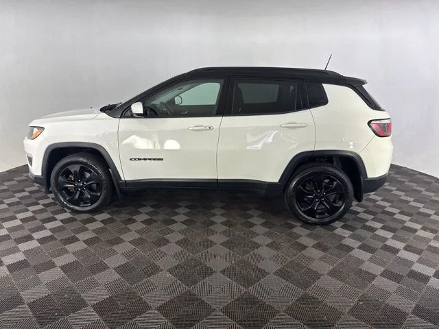 Used 2018 White Jeep Latitude image 8