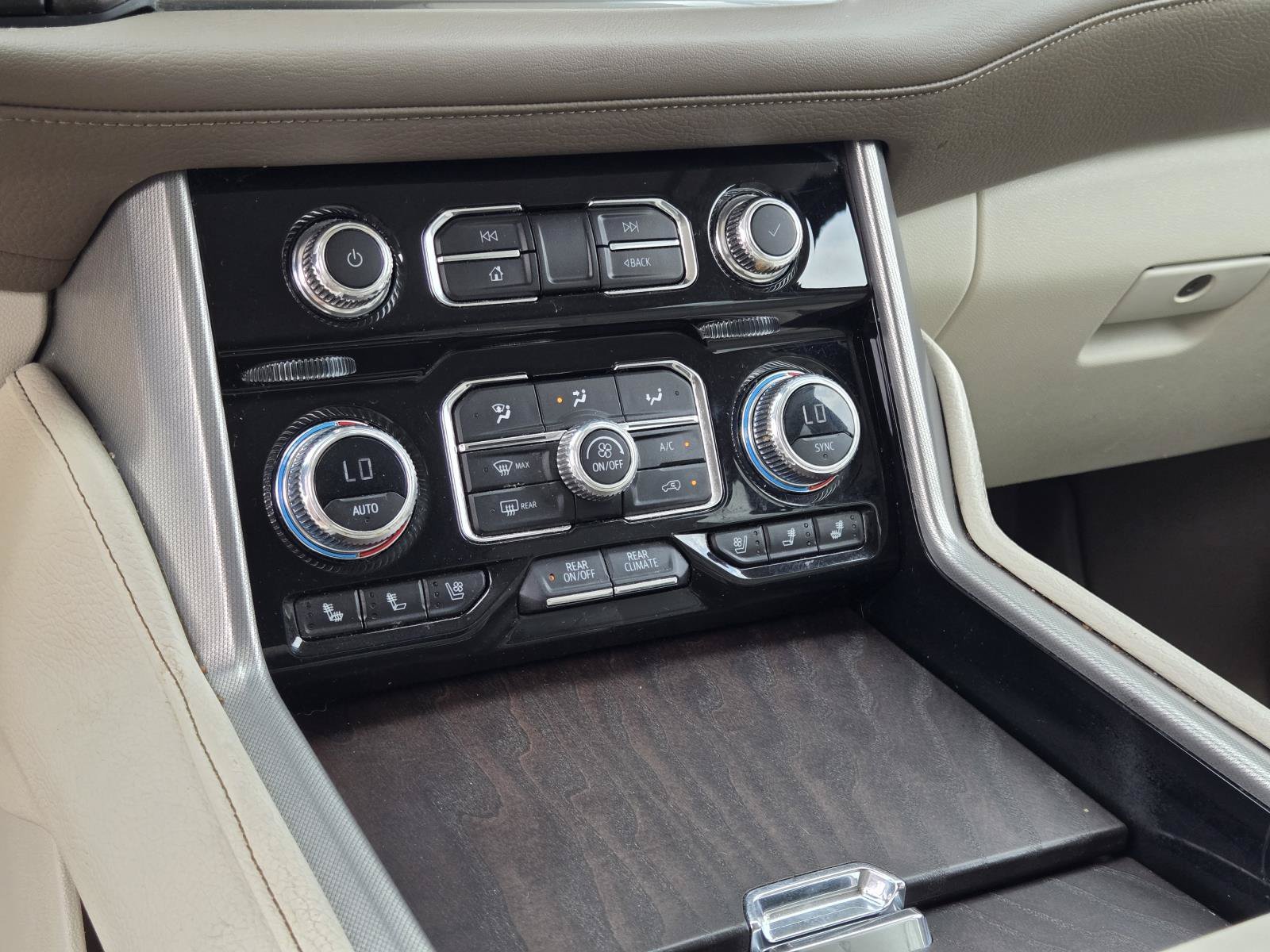 Used 2023 White GMC Denali image 31