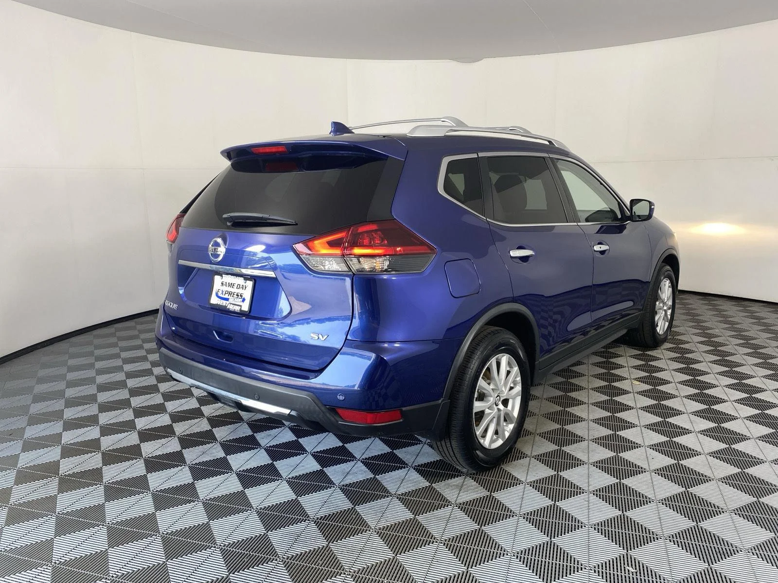 Used 2020 Caspian Blue Metallic Nissan SV image 9