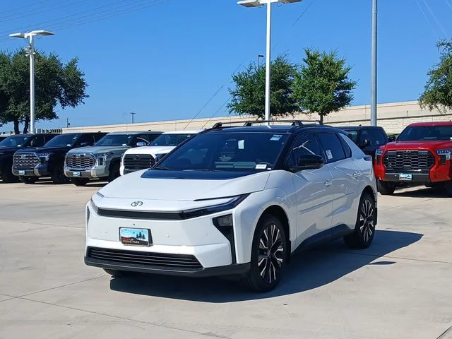 New 2026 Wind Chill Pearl with Midnight Black Metallic roof Toyota Limited image 8