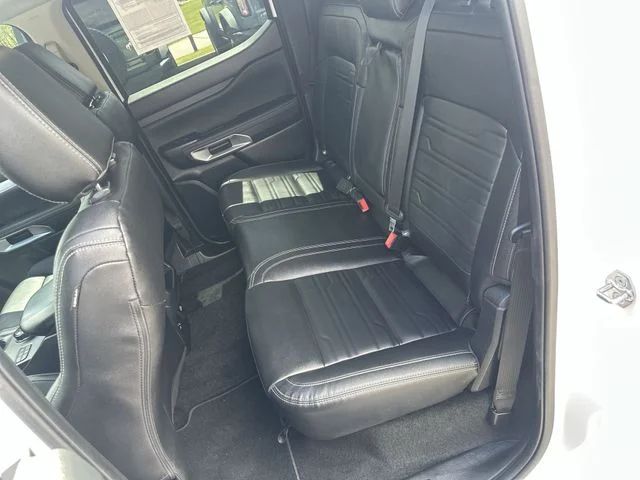 Used 2024  Ford Lariat image 26