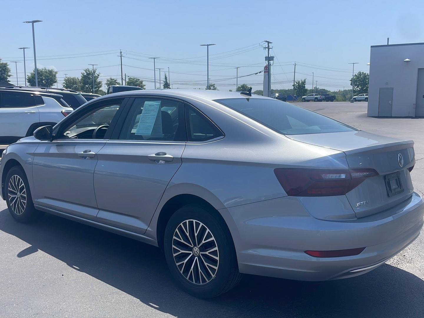 Used 2021 Platinum Gray Metallic Volkswagen SE image 9