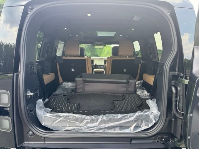 New 2026 Woolstone Green Land Rover X-Dynamic SE image 10