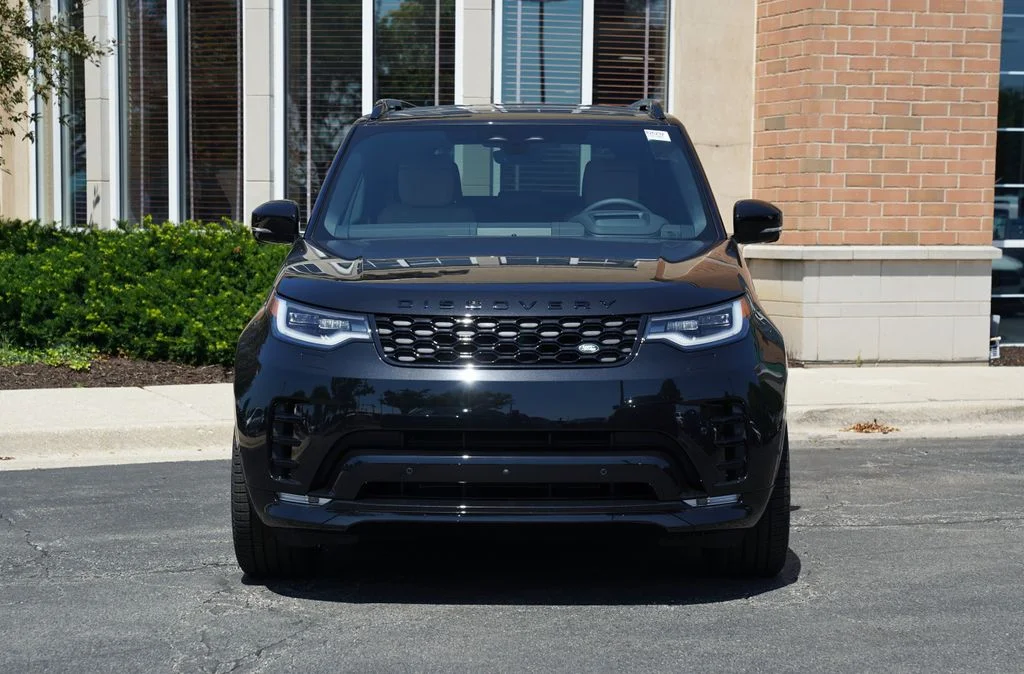 New 2026 Santorini Black Land Rover Dynamic SE image 4