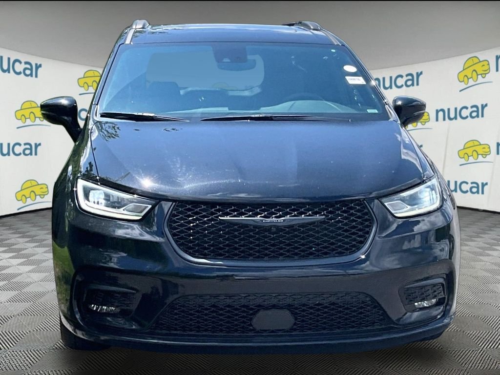 Used 2025 Black Chrysler Limited image 2