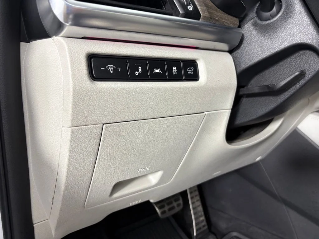 Used 2020 Snow White Pearl Kia SX image 16