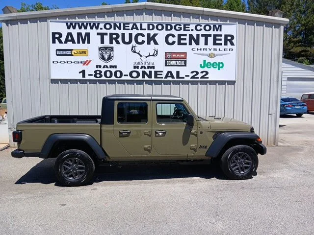 2026 Jeep Gladiator Sport S Auto's photo