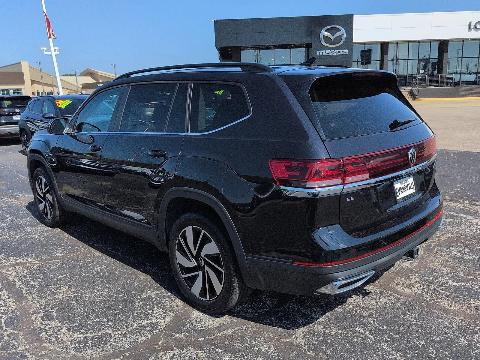 Used 2025 Deep Black Pearl - 2T2T Volkswagen 2.0T SE w/Technology image 5