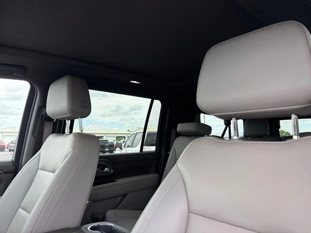 Used 2023 White Chevrolet Z71 image 11