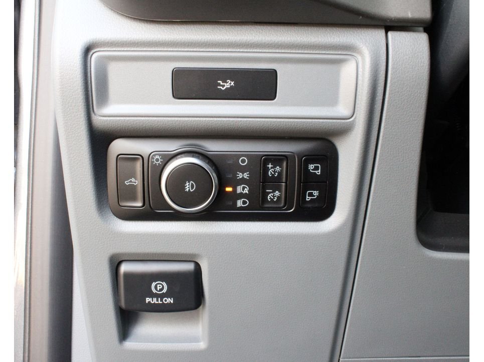 New 2026 Carbonized Gray Metallic Ford XLT image 7