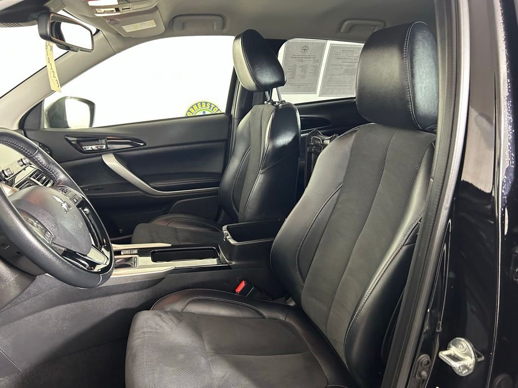 Used 2024 Silver Mitsubishi SE image 9