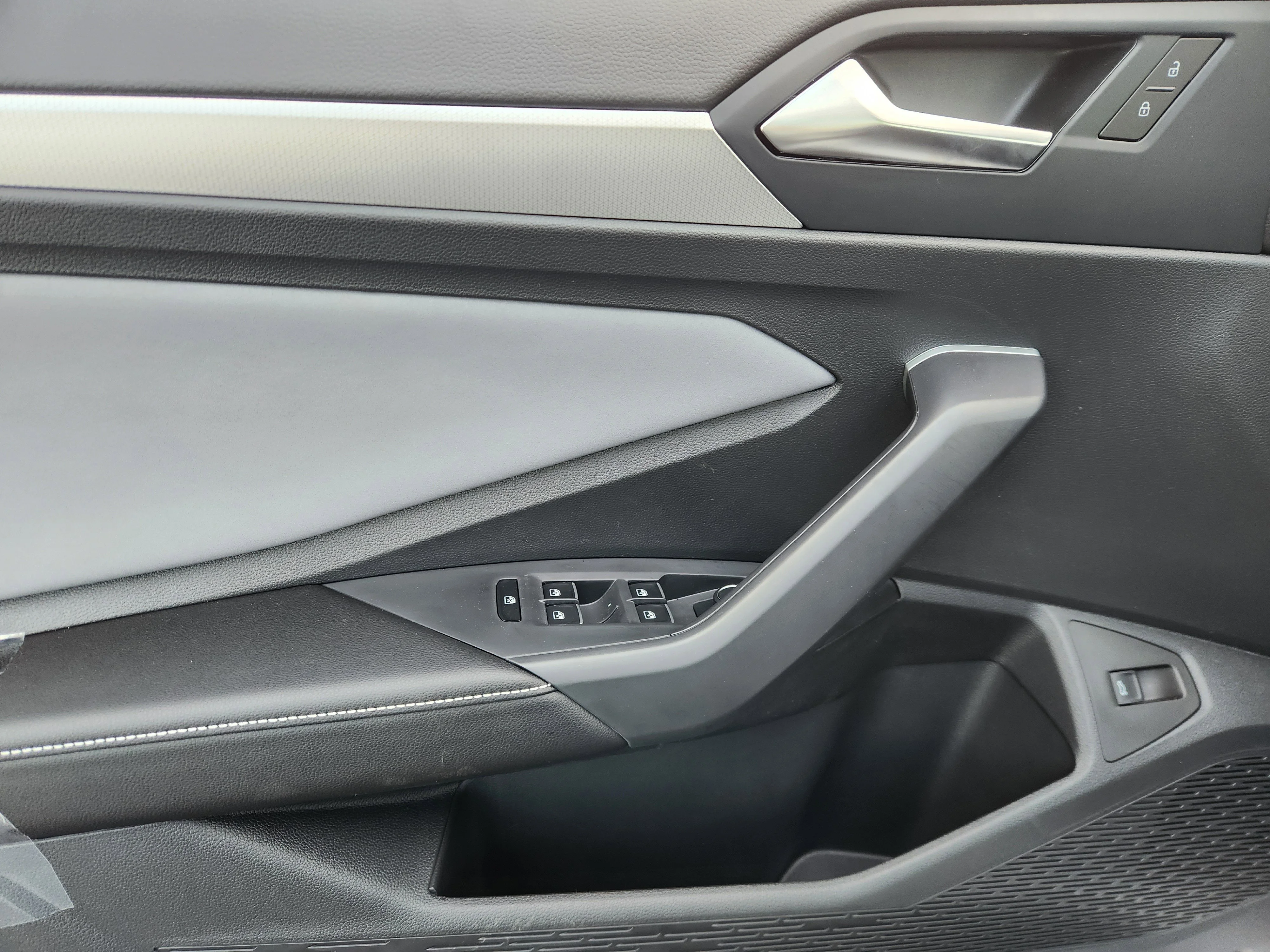 New 2026 Silver Volkswagen SE image 18