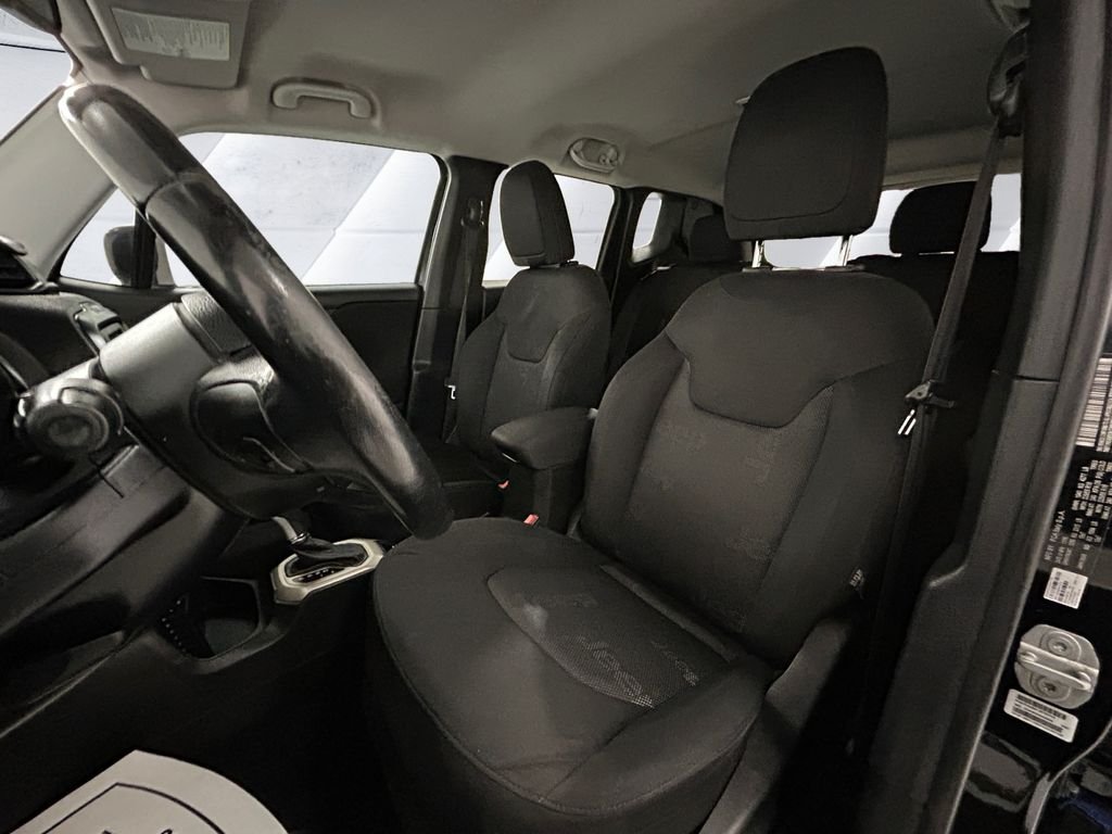Used 2017 Black Jeep Latitude image 8