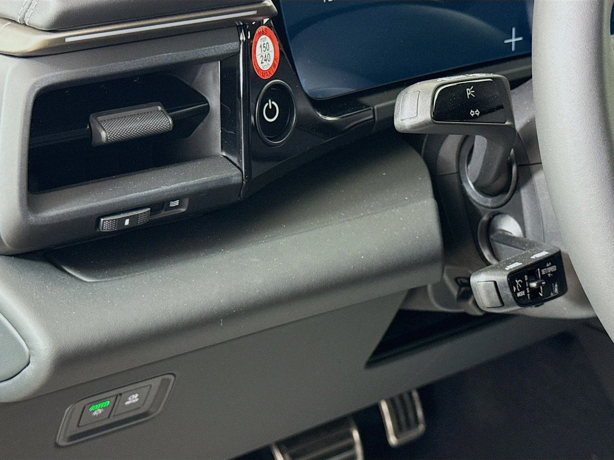 2025 Porsche Macan Turbo Electric - Photo 13